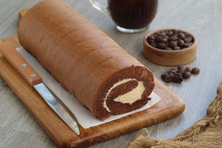 resep bolu ketan hitam keju, resep bolu gulung ketan hitam, cara membuat bolu gulung ketan, Resep Bolu Ketan Hitam Keju, Bentuk Gulung yang Cantik