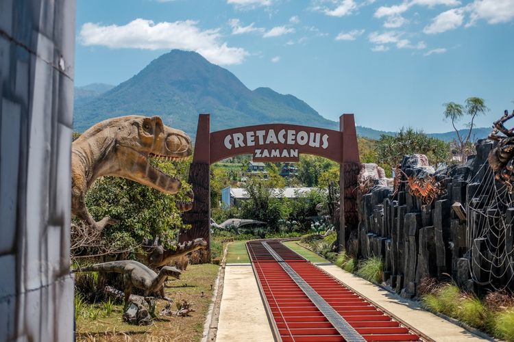 liburan keluarga, 5 Wisata Dinosaurus di Indonesia, Seru untuk Liburan Edukatif Anak, 1. Petualangan Dinosaurus, Taman Legenda Keong Emas – TMII, Jakarta, 2. Dino Park, Jatim Park 3 – Kota Batu, 3. Jurassic Island, Trans Studio Cibubur – Depok, 4. Mojosemi Dinosaurus Park – Magetan, 5. Papa Dino Puncak - Cisarua Bogor