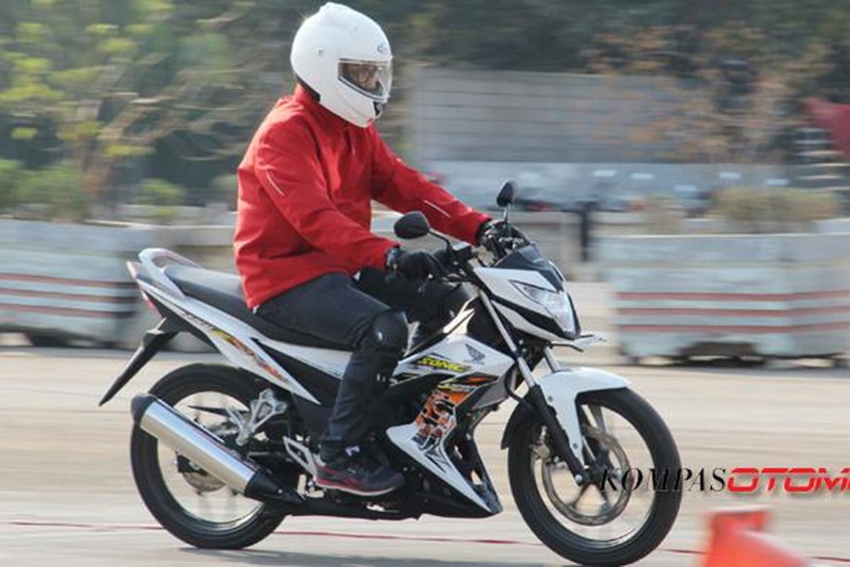 posisi berkendara, berkendara, mengendarai motor, naik motor, 7 Poin Menciptakan Berkendara Motor yang Rileks