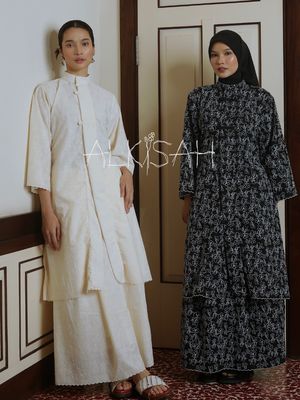 7 Rekomendasi Busana Lebaran 2026, Bikin Terlihat Anggun dan Bersahaja, 1. Halimah Gamis Hanbok, 2. Janur Among Collection by Thenblank, 3. Abaya Turkiye Multifungsi, 4. La Zurra Signature (Rompi Lepas) by Javina, 5. Gamis Bini Orang by Butik Care, 6. Al Kisah by Damakara Official, 7. Alea One Set Baju Kurung oleh Leviora