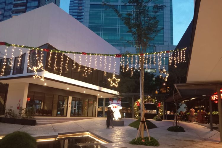 5 Spot Piknik Gratis di Jakarta, Cocok untuk Healing dari Penatnya Rutinitas, 1. Taman Cattleya, 2. One Satrio, 3. Secret Garden Astha District 8, 4. Hutan Kota Gelora Bung Karno, 5. Tebet Eco Park