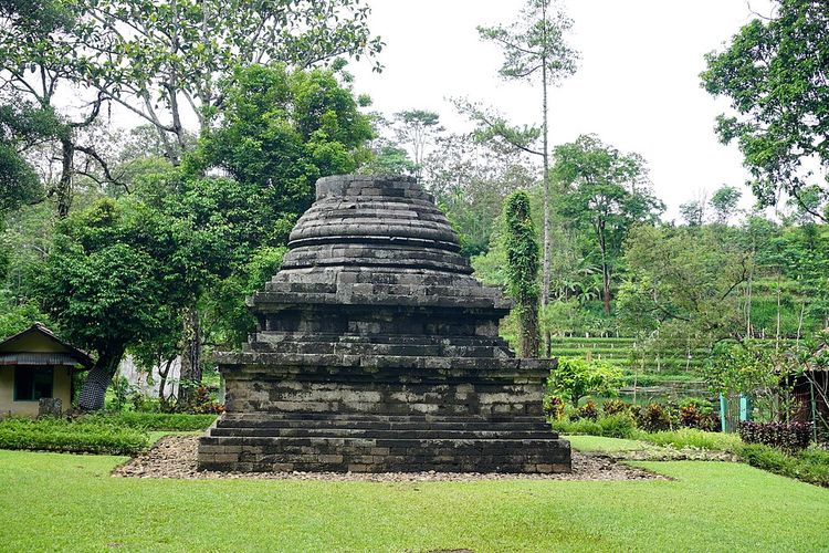 hutan pinus, Malang, wisata hutan pinus, 5 Wisata Hutan Pinus di Malang Raya untuk Liburan Sejuk, 1. Hutan Pinus Candi Sumberawan, 2. Goa Pinus Pujon, 3. Budug Asu, 4. Hutan Pinus Bedengan, 5. Sumbersuko Forest Park