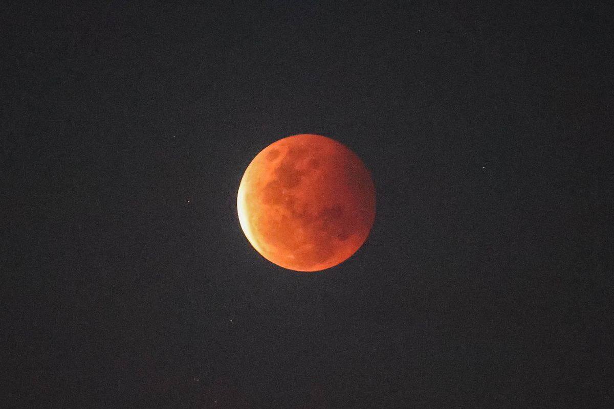BMKG, Gerhana Bulan Total, observatorium bosscha, BRIN, gerhana bulan total jam berapa, gerhana Bulan total 7 September 2025, Fenomena Langka Blood Moon Sambangi Indonesia, Gerhana Bulan Total Mulai Malam Ini