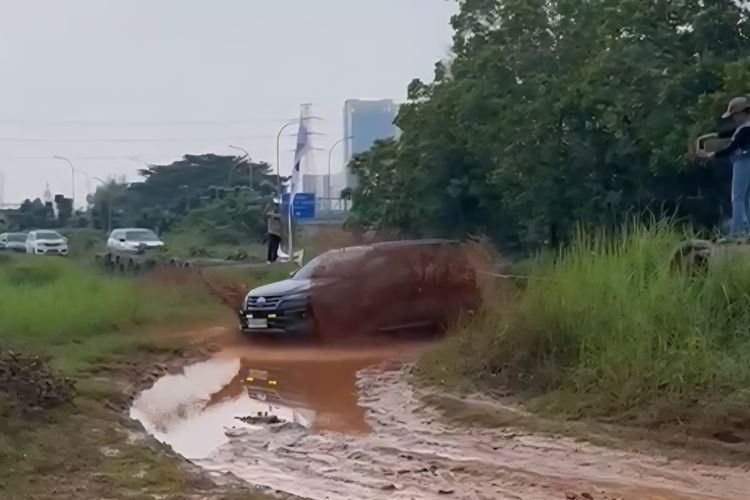 Komunitas Toyota Fortuner, ID42NER, off road, ID42ner, Komunitas Toyota Fortuner Club of Indonesia, Rayakan Hari Jadi, Komunitas ID42NER Gelar Fun Off Road