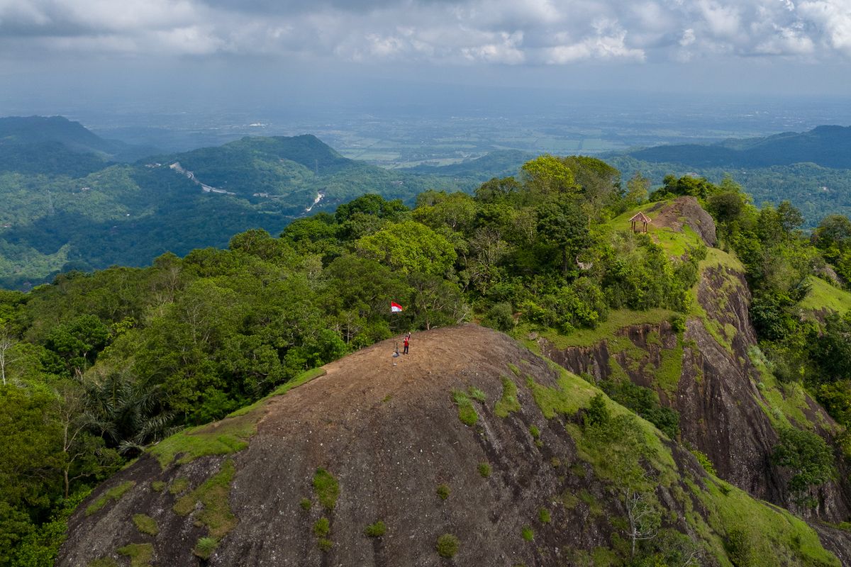 Nglanggeran, Gunung Api Purba Nglanggeran, pendakian Nglanggeran, Mendaki Gunung Api Purba Nglanggeran, Spot Pendakian di Yogyakarta