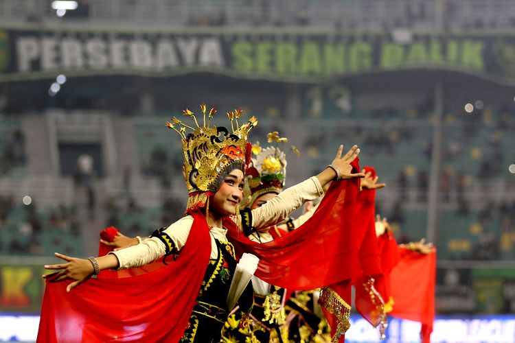 Jawa Timur, budaya, tradisional, Super League 2025-2026, BERITA FOTO - Semangat Baru Sepak Bola Indonesia, Super League 2025-2026 Resmi Dibuka di Surabaya