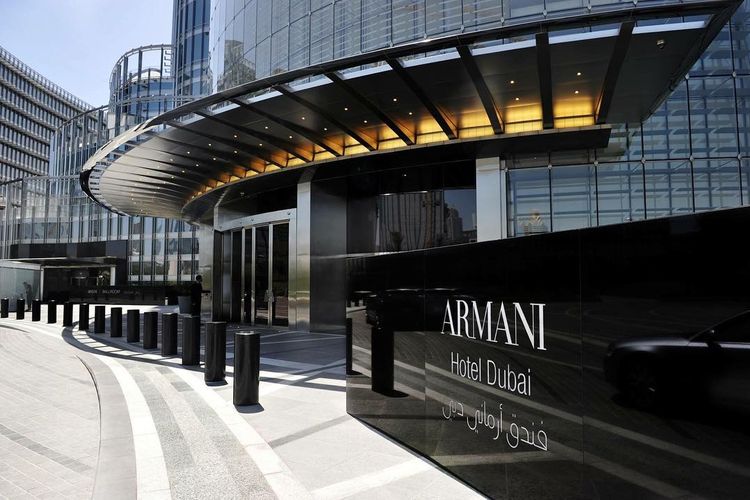 Giorgio Armani, profil Giorgio Armani, brand giorgio armani, karya giorgio armani, giorgio armani meninggal dunia, perjalanan karir giorgio armani, Profil Giorgio Armani, dari Masa Perang hingga Bangun Kerajaan Fashion Global, Profil Giorgio Armani, Lahirnya merek Giorgio Armani, Revolusi jas dan power suit, Armani merambah Hollywood, Ekspansi bisnis fesyen yang besar, Pengakuan dunia dan filosofi elegansi, Akhir perjalanan legenda dunia fashion