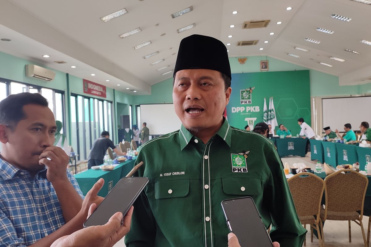 Sosok Gus Yusuf Chudlori, Ulama Pesantren yang Memilih Mundur dari PKB dan Kembali ke Khidmat Pendidikan, Mengapa Gus Yusuf Memilih Mundur dari PKB?, Apa Fokus Utama Gus Yusuf Setelah Lepas dari Politik?, Apakah Gus Yusuf Benar-Benar Lepas dari PKB dan NU?, Siapa Sosok Gus Yusuf di Lingkungan Pesantren dan Publik?