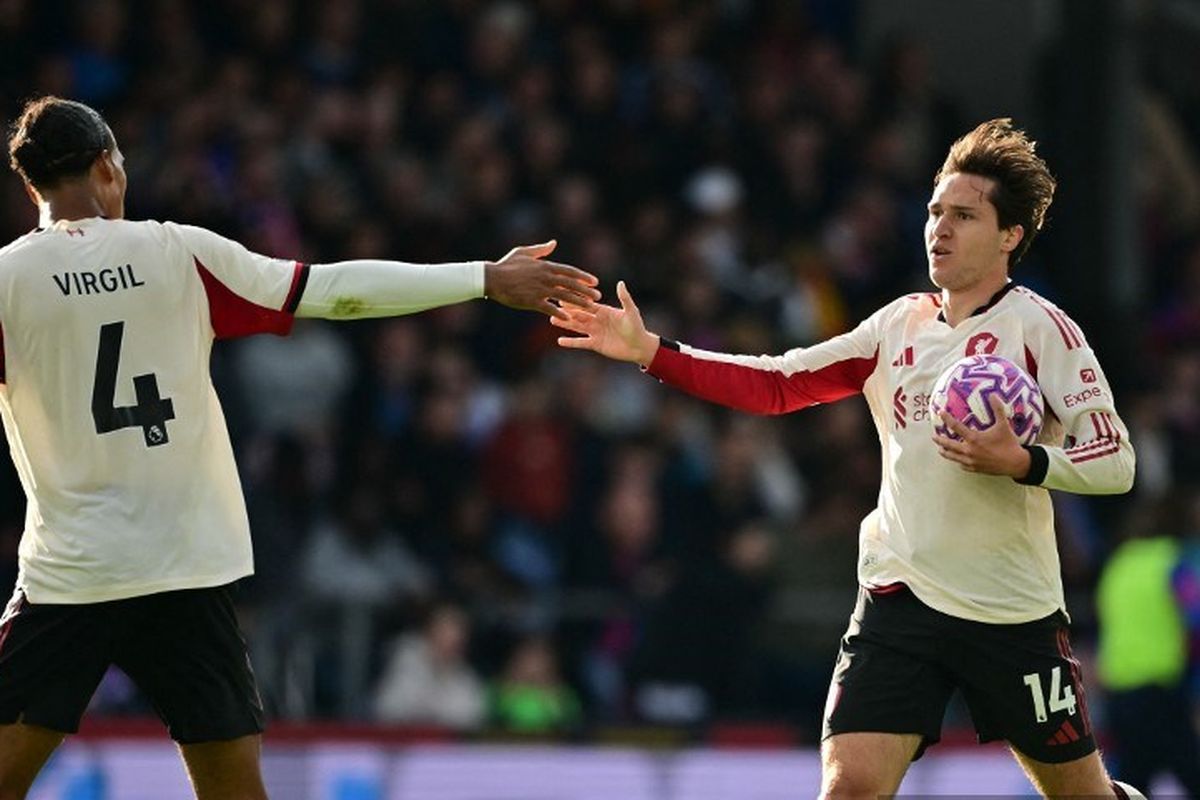 Liverpool, liga champions, Federico Chiesa, Chiesa, Arne Slot, galatasaray vs liverpool, Galatasaray Vs Liverpool: Arne Slot Ungkap Alasan Chiesa Tak Masuk Skuad UCL Terbaru
