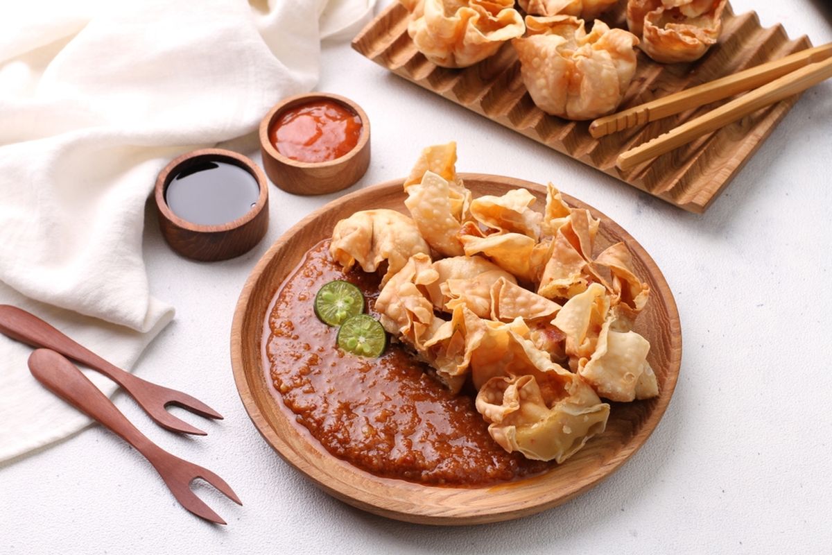 cara membuat batagor, cara membuat batagor agar tidak keras, cara membuat batagor kenyal, cara membuat batagor aci, cara membuat batagor bandung, 4 Cara Bikin Batagor Kenyal dan Renyah ala Chef Hotel Bintang 5, 1. Pakai dua jenis tepung, 2. Campur tapioka dengan air, 3. Pakai daging ikan atau ayam, 4. Cara menggoreng batagor
