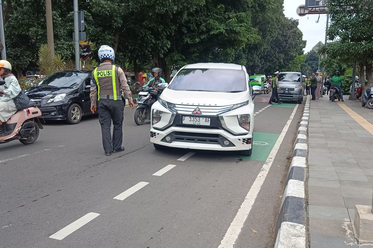 Kota Bogor, Pajak Kendaraan Bermotor, pajak motor, pajak mobil, pemeriksaan pajak, Ada Razia Pajak Kendaraan Bermotor di Bogor, Bisa Bayar di Tempat