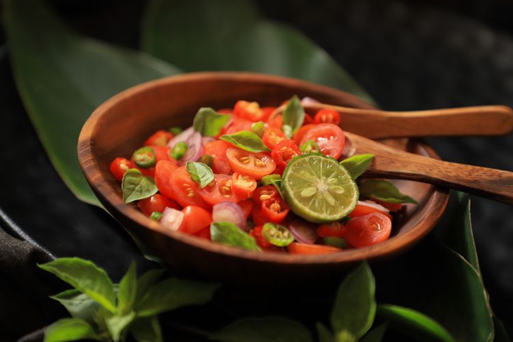 Sambal colo-colo, kuliner Manado, ikan bakar, Apa Beda Sambal Colo-colo dan Sambal Dabu-dabu?