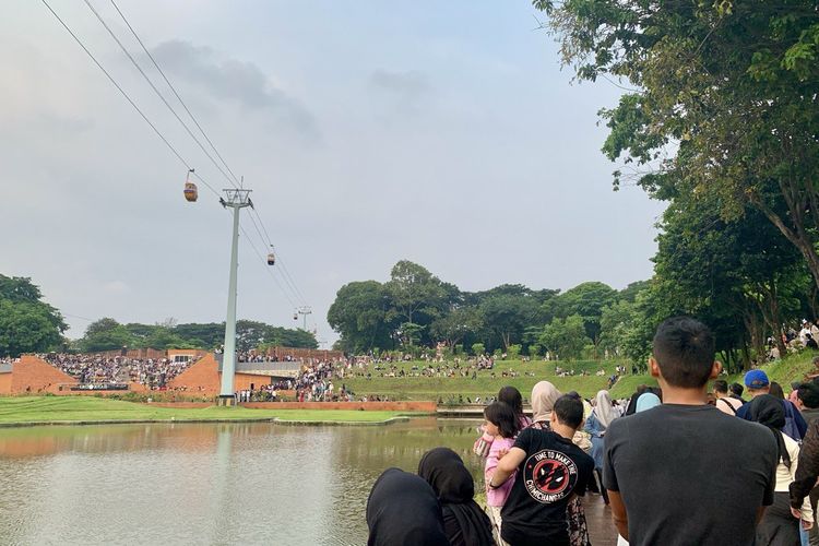 tari kecak TMII, tari kecak tmii, pengalaman menonton tari kecak tmii, tari kecak tmii padat penonton, nonton tari kecak di tmii, Cerita Penonton Tari Kecak TMII, Rela Lihat Pertunjukan dari Jauh