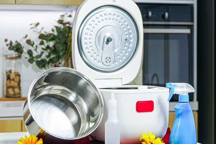 rice cooker, nasi lengket di rice cooker, Cara Cepat Membersihkan Nasi Lengket di Rice Cooker Tanpa Merendam Lama