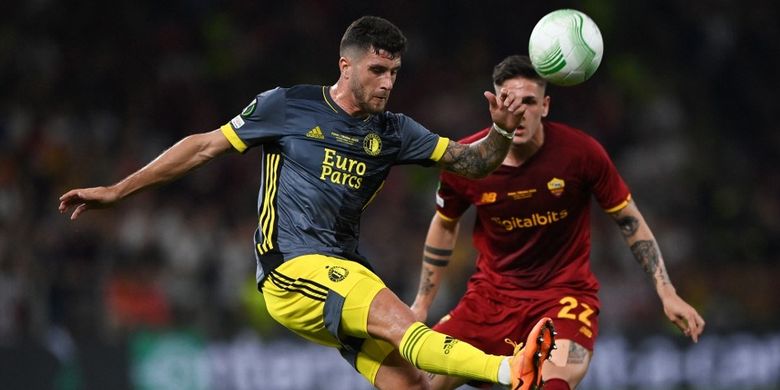 Chelsea, Liga Inggris, Premier League, bursa transfer, Jeremy Jacquet, Rennes, Marcos Senesi, Bournemouth, Chelsea Butuh Bek Tengah Baru, 4 Pemain Ini Bisa Jadi Opsi, 1. Jeremy Jacquet (Rennes), 2. Marcos Senesi (Bournemouth), 3. Jacobo Ramon (Como 1907), 4. Castello Lukeba (RB Leipzig)