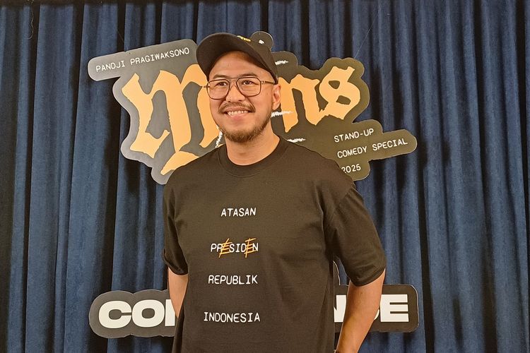 Dedi Mulyadi, Gubernur Jawa Barat, Dedi Mulyadi Tanggapi Kritik Pandji soal Pemilih Jabar, Pemimpin Berlatar Artis, dan Gubernur YouTuber, Apa kritik Pandji terhadap pemilih di Jawa Barat?, Bagaimana respons Dedi Mulyadi terhadap pernyataan tersebut?, Apa contoh pilkada yang disebut Dedi Mulyadi?, Bagaimana pandangan Dedi Mulyadi soal artis yang terjun ke politik?, Apa ajakan Dedi Mulyadi kepada Pandji?