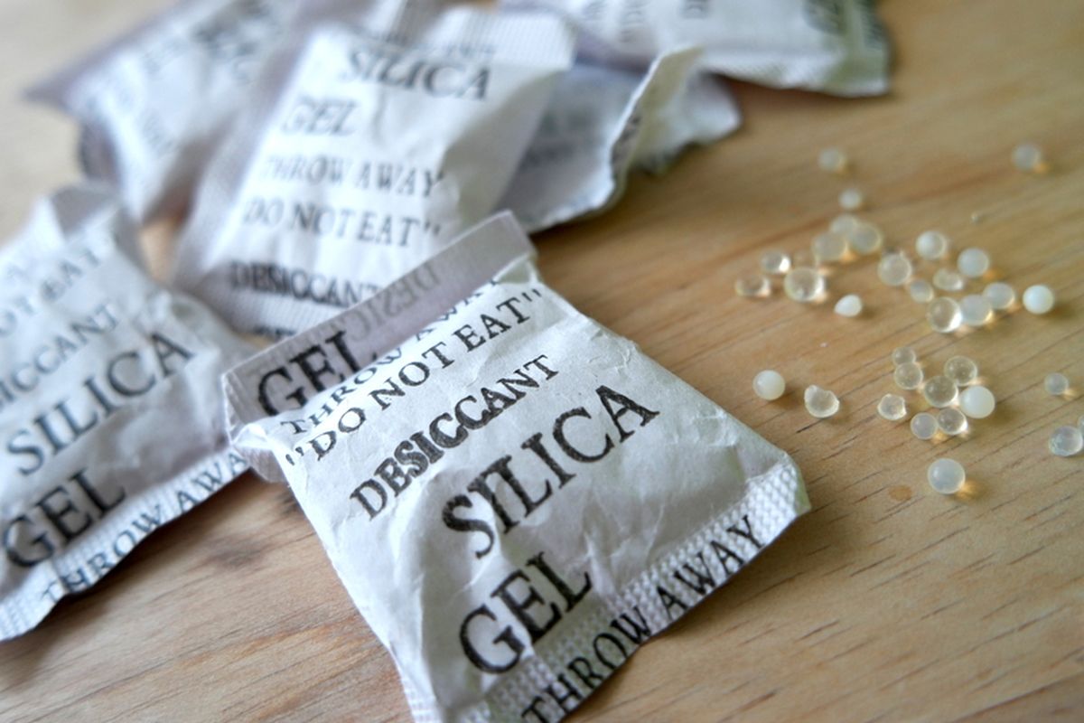 silica gel, gel silika, fungsi silica gel, fungsi silica gel pada sepatu, kegunaan silica gel, silica gel untuk sepatu, Jangan Buang Silica Gel untuk Sepatu, Ini Manfaatnya