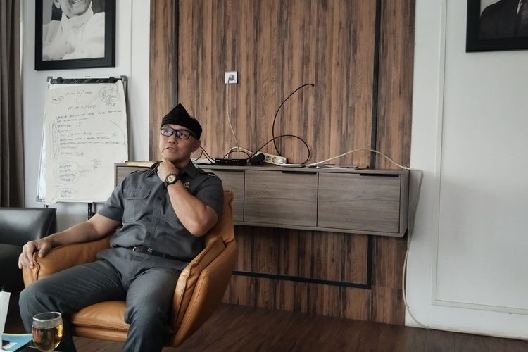 DPRD Kota Bandung, dprd bandung, tunjangan perumahan anggota DPRD, gaji dan tunjangan dprd bandung, Tunjangan Rumah DPRD Bandung Rp 50 Juta, Ketua Dewan: Kami Tidak Tahu Detailnya, Apakah Semua Anggota DPRD Mengetahui Rinciannya?, Bagaimana Sikap DPRD Menanggapi Sorotan Publik?, Apakah Pendapatan Itu Dipakai untuk Kepentingan Publik?, Apakah Tingginya Tunjangan Bisa Memicu Kecemburuan?