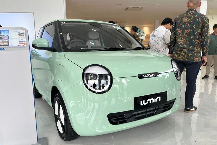 Changan, Lumin, Deepal S07, Changan Serahkan Lumin dan Deepal SO7 ke Konsumen Pertama di Indonesia