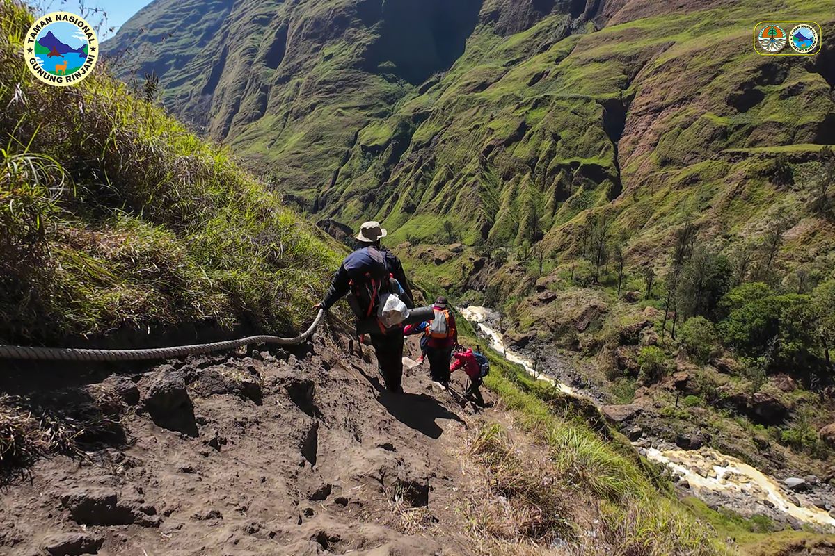 Torean Gunung Rinjani, pendakian gunung rinjani, Pendaki Malaysia meninggal di Rinjani, torean gunung rinjani, Lokasi Pendaki Malaysia yang Meninggal di Jalur Torean Rinjani, Jalur Curam Tepi Jurang