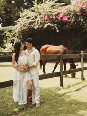 Alyssa Daguise, Al Ghazali, Maternity shoot, alyssa daguise dan al ghazali, alyssa daguise hamil, ronny kobo uk, cariton tiered lace top, lovers and friends, outfit maternity shoot, Outfit Alyssa Daguise Saat Maternity Shoot, Pakai Top Renda dan Rok Maxi, Carlton Tiered Lace Top dari Ronny Kobo., Castres Maxi Skirt dari Lovers &amp; Friends, Harga outfit Alyssa Daguise saat maternity shoot, Makeup natural