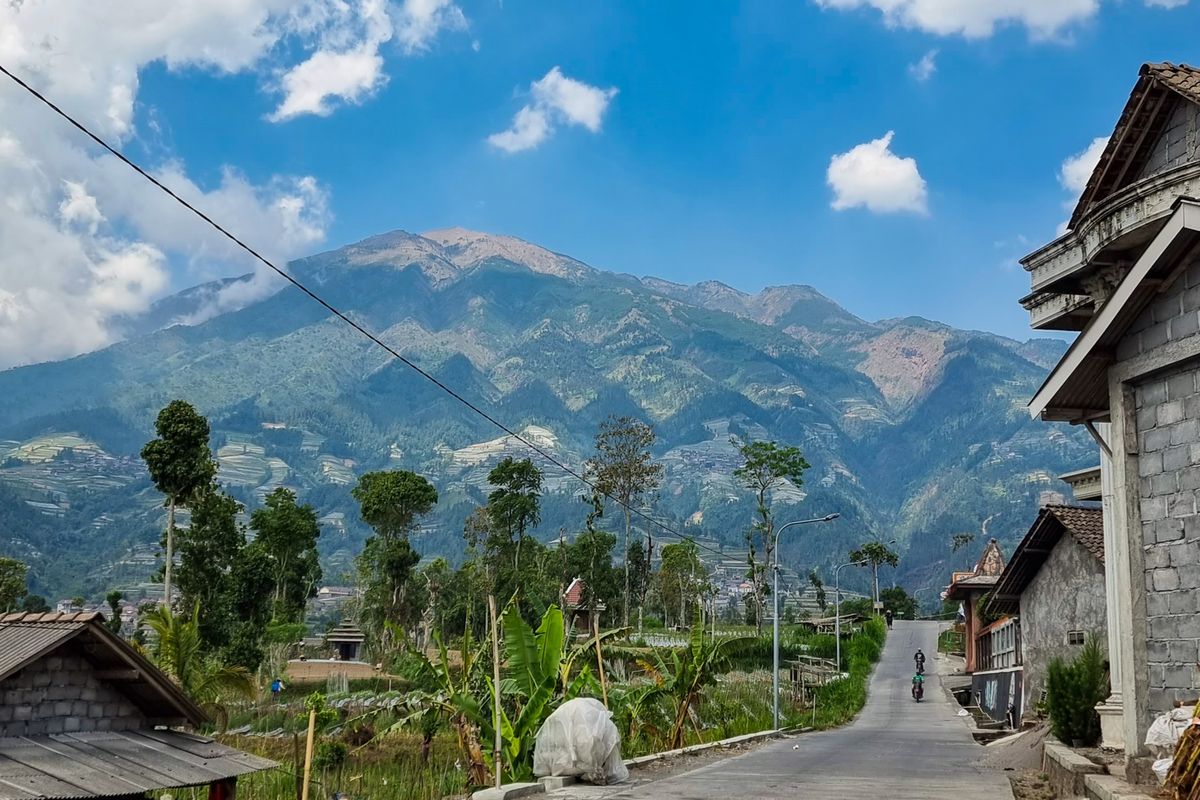 Gunung Merbabu, Merbabu, Jalur pendakian resmi merbabu, 4 Jalur Pendakian Resmi Merbabu, Jangan Mendaki Lewat Jalur Ilegal, 1. Jalur Selo, 2. Jalur Suwanting, 3. Jalur Thekelan, 4. Jalur Wekas