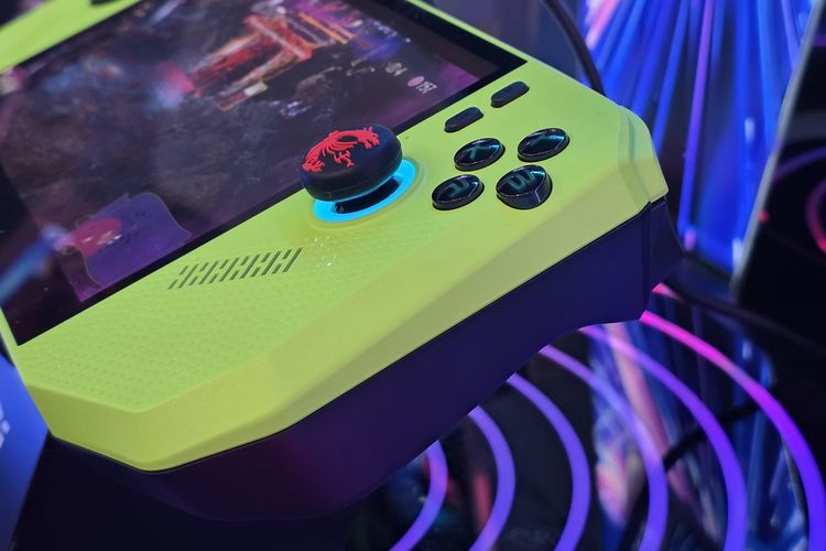 handheld, Switch 2, Steam Deck, game, AMD Ryzen Z2 Extreme, Game, MSI Claw, msi claw 8 ai, MSI Claw A8, handheld console, Melihat MSI Claw A8 di Computex 2025, Konsol Handheld Pesaing Nintendo Switch 2 dan Steam Deck, Warna ngejreng, Pakai prosesor AMD, Edisi Khusus Claw 8 AI+, Siap Bersaing dengan Switch 2 dan Steam Deck?