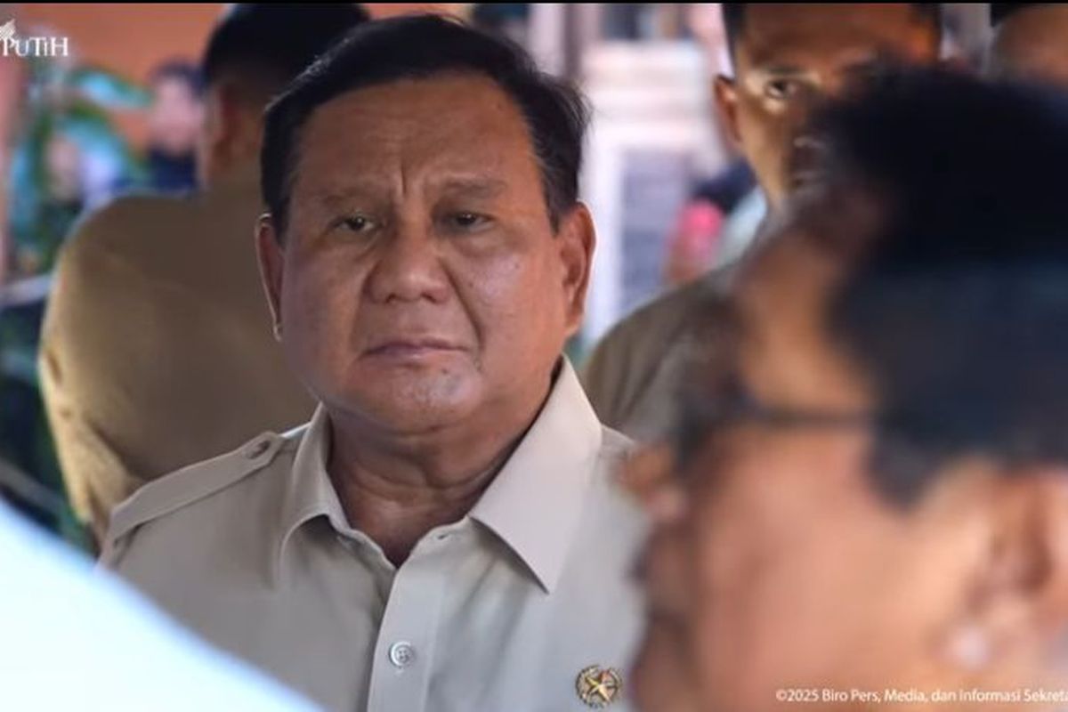 Prabowo, Presiden Prabowo, prabowo, bencana di sumatera, bencana sumatera, bencana sumatera 2025, Prabowo Pastikan Perbaikan Listrik Hampir Rampung dan Air Bersih Dikebut di Padang Pariaman, Daerah Terisolasi Mulai Bisa Diakses, Prabowo Sapa Warga dan Cek Dapur Umum, Fokus Penanganan: Pangan, BBM, dan Infrastruktur di Sumut, Data Basarnas: 3.029 Warga Terdampak, 217 Meninggal, “Kita Semua Satu Keluarga Besar”