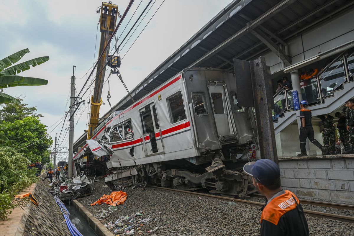 kecelakaan KRL, Stasiun Bekasi Timur, Update 11.20 WIB, 15 Korban Meninggal dan 91 Luka dalam Kecelakaan KRL Bekasi Timur