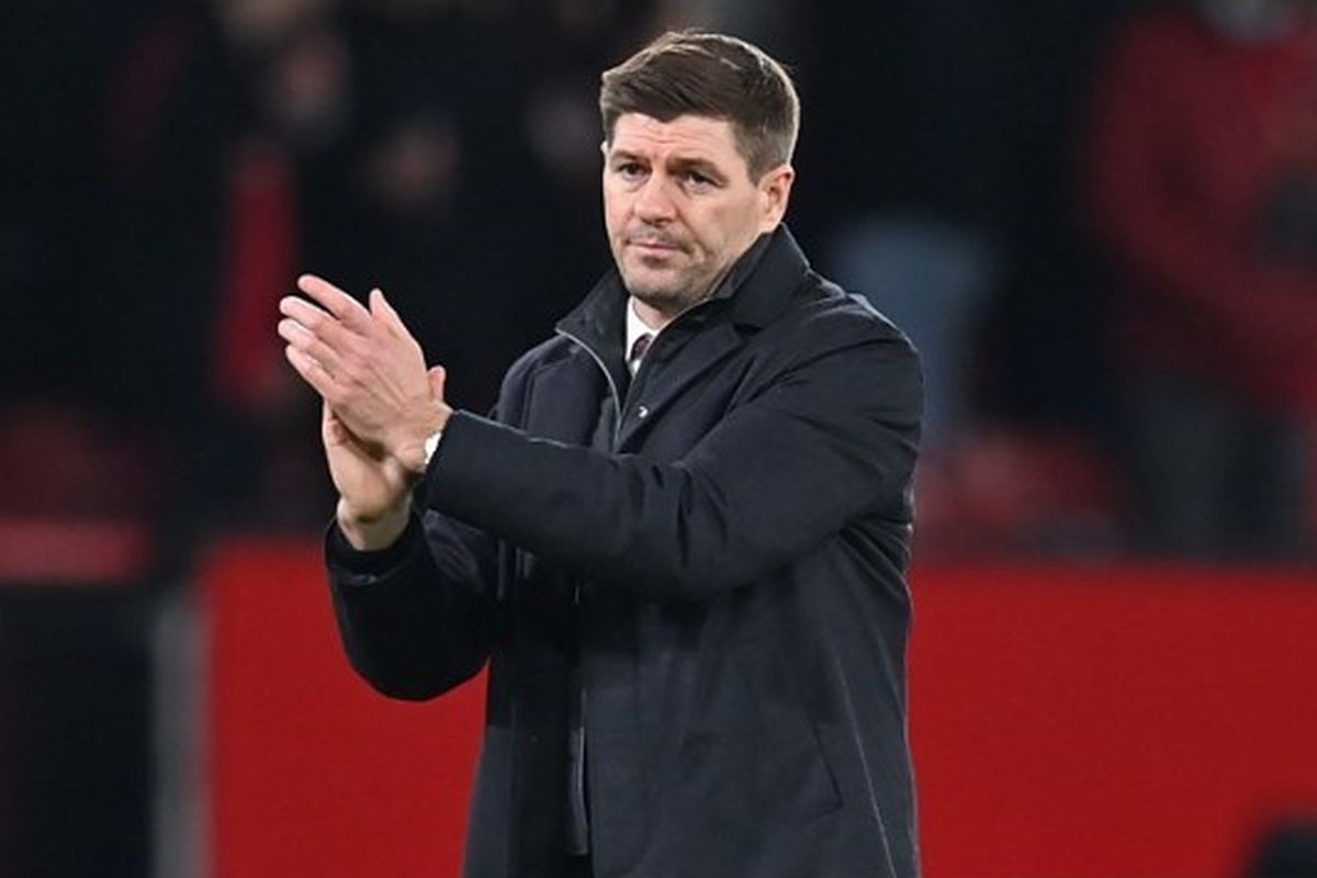 Arne Slot, The Reds, Liverpool, Gerrard Sarankan Salah Tak Tinggalkan Liverpool dengan Kontroversi