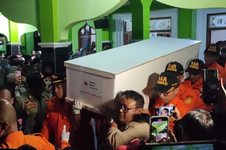 Syafiq ali, Gunung Slamet, Kisah Ketegaran Dani Rusman, Ayah Syafiq Ali Pendaki Asal Magelang yang Hilang di Gunung Slamet, Ayah Kisahkan Pendakian Terakhir yang Tak Pernah Direncanakan, Pesan dan Harapan Seorang Ayah, Ayah Syafiq Apresiasi untuk Tim SAR dan Warga, Ayah Syafiq Tutup Prasangka Terhadap Himawan, Prosesi Pemakaman Syafiq Ali di Magelang