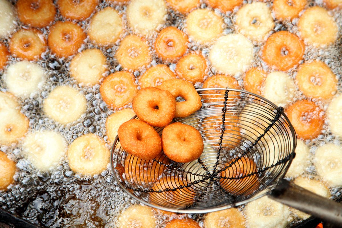 Pankreas, pankreas, radang pankreas, makanan yang tidak baik untuk pankreas, makanan yang bahaya untuk pankreas, 5 Makanan yang Harus Dihindari agar Pankreas Selalu Sehat, Apa Saja?, 1. Makanan yang Digoreng, 3. Karbohidrat Olahan, 4. Alkohol, 5. Produk Susu Berlemak