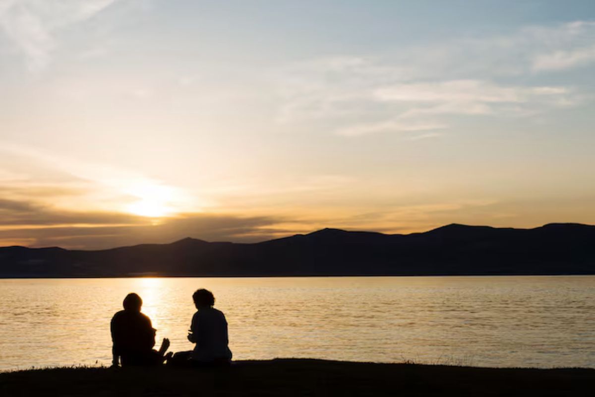 attachment style adalah, disorganized attachment style, attachment styles, fearful avoidant adalah, fearful avoidant attachment theory, fearful avoidant attachment, disorganized attachment adalah, Mengenal Fearful Avoidant Attachment, Saat Ingin Dekat tapi Takut Disakiti, Lalu, apa itu fearful avoidant attachment?, Bagaimana fearful avoidant attachment terbentuk?, Ciri-ciri fearful avoidant attachment pada orang dewasa, Mengatasi fearful avoidant attachment