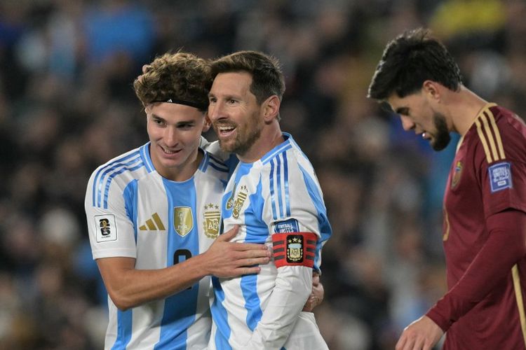 Cristiano Ronaldo, kualifikasi piala dunia, lionel messi, Carlos Ruiz, timnas guatemala, rekor gol, Bangganya Eks Pemain Timnas Guatemala Saat Tahu Ronaldo dan Messi Kejar Rekor Golnya