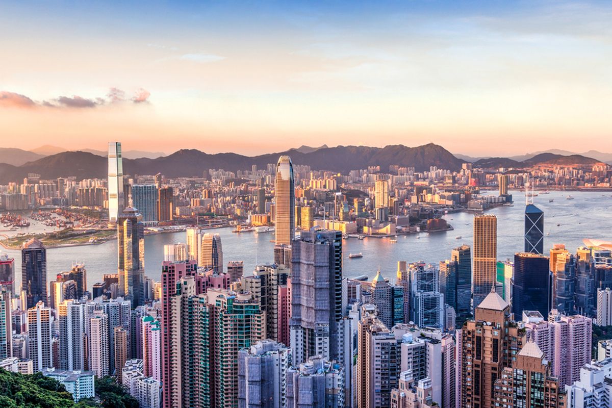 spot wisata gratis di Hong Kong, 4 Tempat Wisata Gratis di Hong Kong, Cocok untuk Foto Instagramable, 1. Bengong di Victoria Harbour, 2. Foto-foto di berbagai spot, 3. Avenue of Stars, 4. Foto estetik di lift