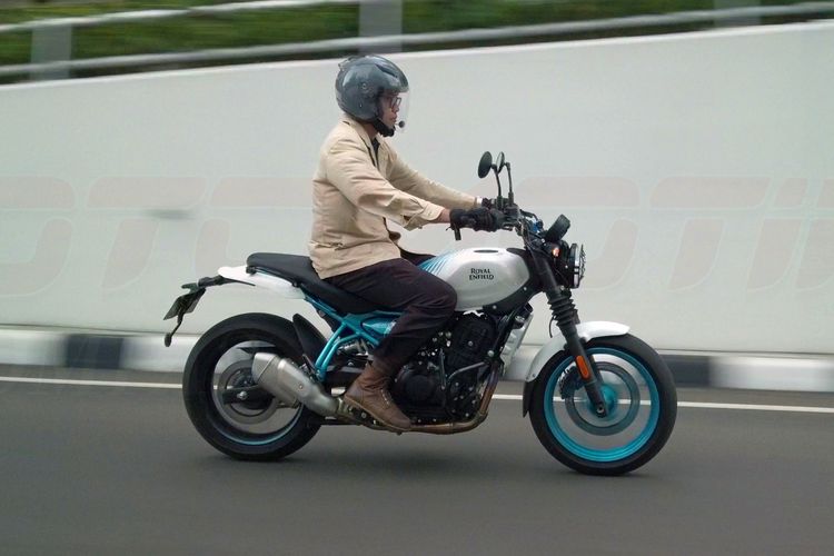 motor naked, Royal Enfield, tes lengkap, Royal Enfield Guerrilla 450, royal enfield, Tes lengkap Royal Enfield Guerrilla 450, Tes Lengkap Royal Enfield Guerrilla 450, Desain sampai Biaya Servis, Desain Royal Enfield Guerrilla 450, Spesifikasi dan Fitur Royal Enfield Guerrilla 450, Rasa Berkendara Royal Enfield Guerrilla 450, Biaya Kepemilikan Royal Enfield Guerrilla 450