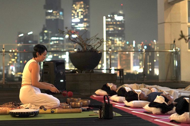Gangguan tidur, sound bath, kecemasan berlebihan, soulace, sound bath jakarta, sound bath adalah, sound bath meditation, Sound Bath Bisa Mengatasi Gangguan Kecemasan dan Masalah Tidur, Benarkah?, Mengapa sound bath bisa meredakan kecemasan?, Sound bath membantu mengatasi gangguan tidur, Bagaimana mengetahui kalau sesi sound bath berhasil?, Lebih dari sekadar relaksasi