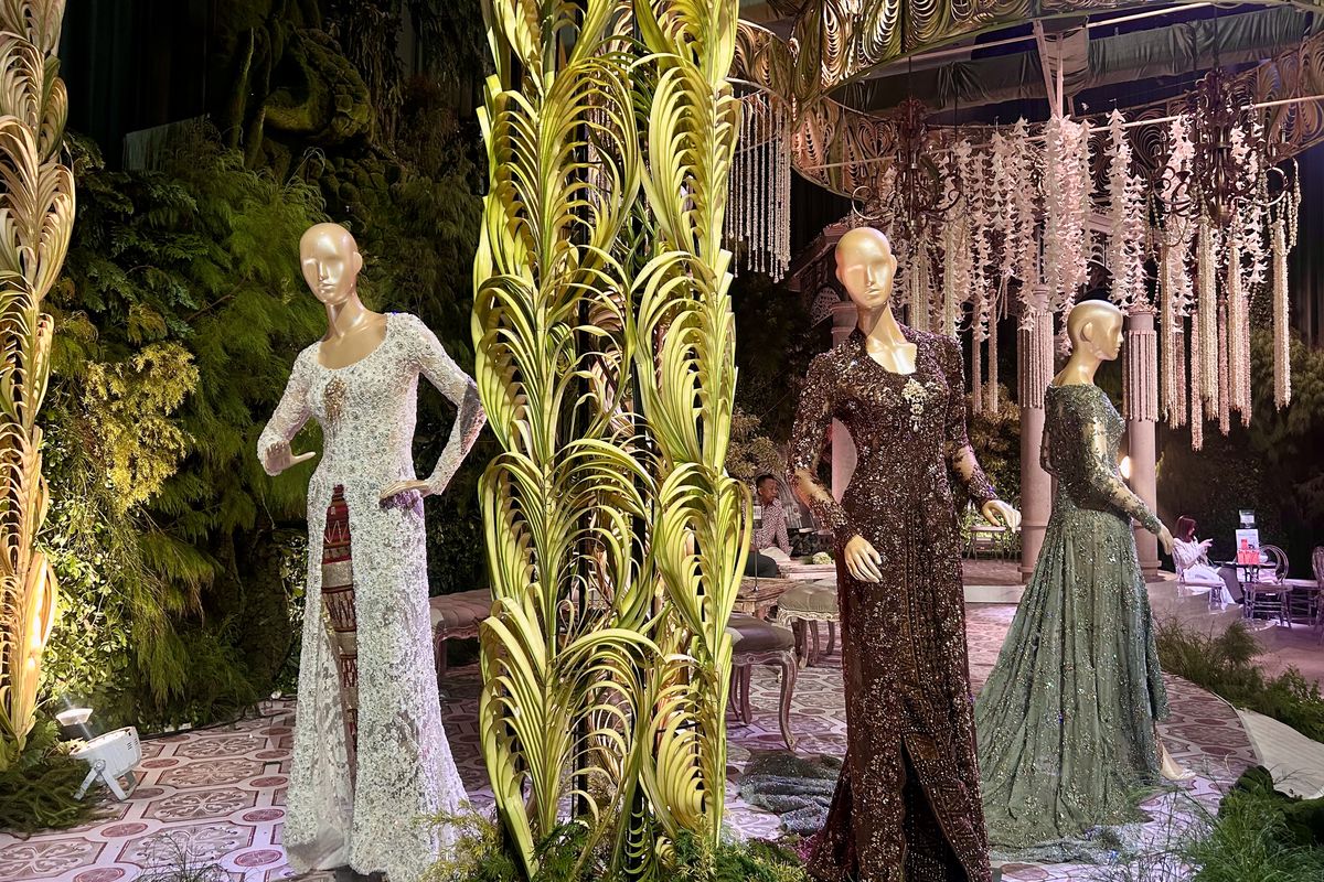 Fairmont Jakarta, Ingin Pakai Dekorasi Janur saat Nikah? Perhatikan 5 Hal Penting Ini, 1. Pastikan dekorasi sesuai dengan karakter venue, 2. Treatment ruangan menentukan hasil akhir dekorasi, 3. Pola dekorasi harus disesuaikan dengan karakter klien, 4. Perhatikan waktu pemasangan material organik, 5. Nilai dekorasi terletak pada kreativitas eksekusinya