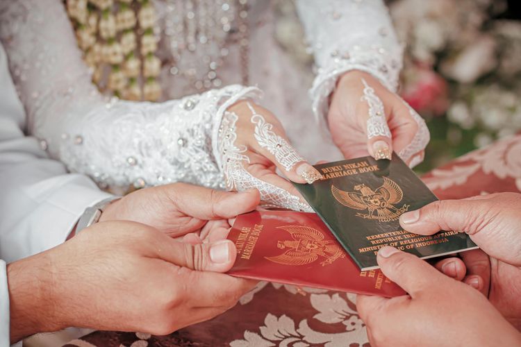 anak muda, tekanan sosial, biaya hidup, menunda menikah, Biaya hidup, cerita anak muda tunda menikah, tunda menikah, menunda menikah karena biaya, alasan menunda menikah, Cerita Anak Muda Indonesia yang Menunda Menikah, Bukan karena Takut, Cerita anak muda yang menunda menikah, Mentap belum siap untuk hidup berumah tangga, Tekanan untuk menikah berdatangan, Merasa tertinggal melihat teman sebaya yang sudah menikah?