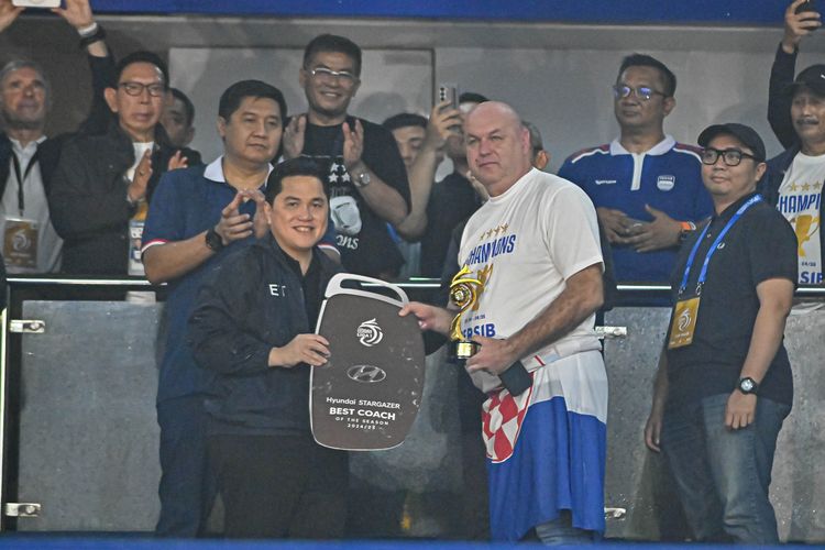Persib, Liga 1, PSSI, Erick Thohir, Persib vs Persis, FIFA, pssi, erick thohir, Persib Bandung, Persib vs Persis Solo, Liga 1 2024-2025, juara Liga 1 2024-2025, Pesta Persib Juara Liga 1 di GBLA Kacau, Utusan FIFA Jadi Saksi