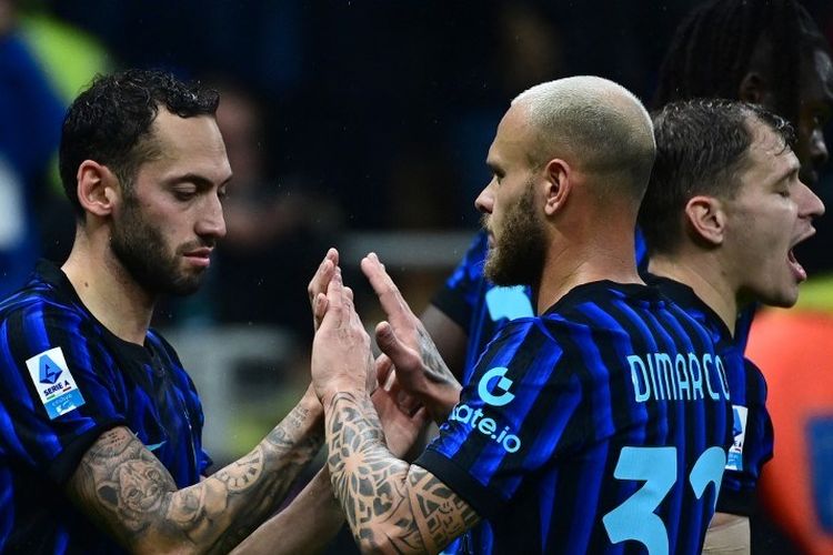 napoli, as roma, liga italia, inter milan, AC Milan, Napoli Kini Dikejar Tiga Raksasa Italia di Puncak Klasemen Serie A
