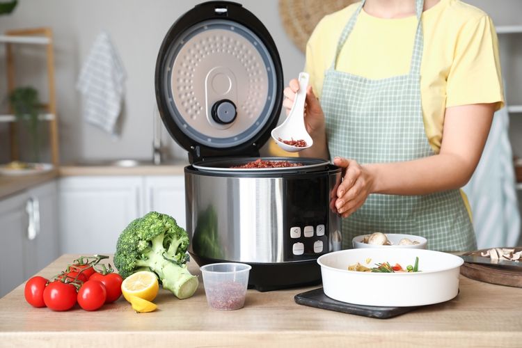 Nasi cepat basi, cara bersihkan rice cooker, nasi cepat basi di rice cooker, cara membersihkan rice cooker baru, 5 Cara Bersihkan Rice Cooker supaya Nasi Awet dan Harumnya Terjaga, Cabut Kabel dan Lepas Semua Bagian, Bersihkan Bagian Dasar Rice Cooker, Cuci Wadah Nasi dan Wadah Uap, Bersihkan Tutup dan Komponen Lain, Perawatan Bagian Luar