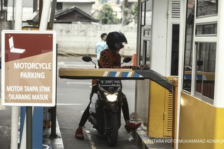 parkir, mobil, parkir mobil, sistem parkir, Jarang Disadari, Ini Proses Keluar Parkir yang Benar Saat Tap Out