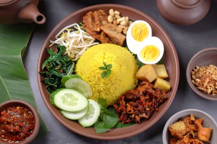 lauk, TasteAtlas, 10 Lauk Pendamping Khas Indonesia Terbaik Versi TasteAtlas, Ada Favoritmu?, 1. Perkedel, 2. Tempe Mendoan, 3. Nasi Kuning, 4. Sambal, 5. Tempe Goreng, 6. Sambal Matah, 7. Krupuk, 8. Krupuk Udang, 9. Nasi Timbel, 10. Tumis Kangkung
