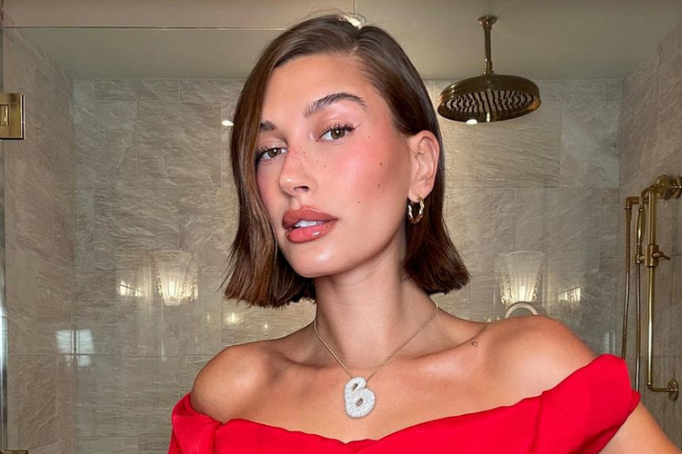 Hailey Bieber, sepatu hiking, kendal jenner, sepatu salomon, Pilihan Sepatu Hiking Kendal Jenner dan Hailey Bieber