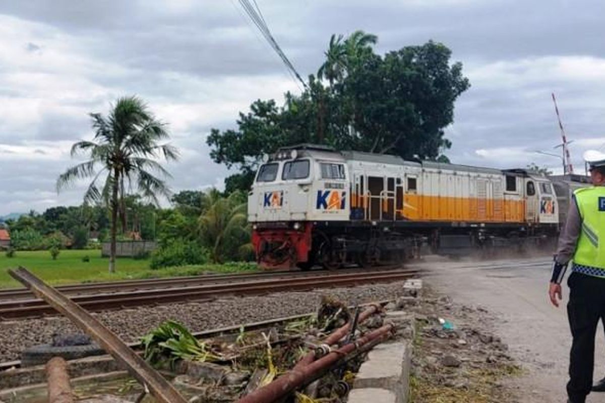 KAI Daop 5 Purwokerto, Imbas Kecelakaan KA Gajayana vs Truk di Kebumen, 21 Perjalanan KA Alami Keterlambatan, Kronologi Kecelakaan KA Gajayana vs Truk di Kebumen, Kondisi Penumpang dan Korban Kecelakaan, Daftar 21 Kereta Api yang Mengalami Keterlambatan, Imbauan KAI dan Service Recovery