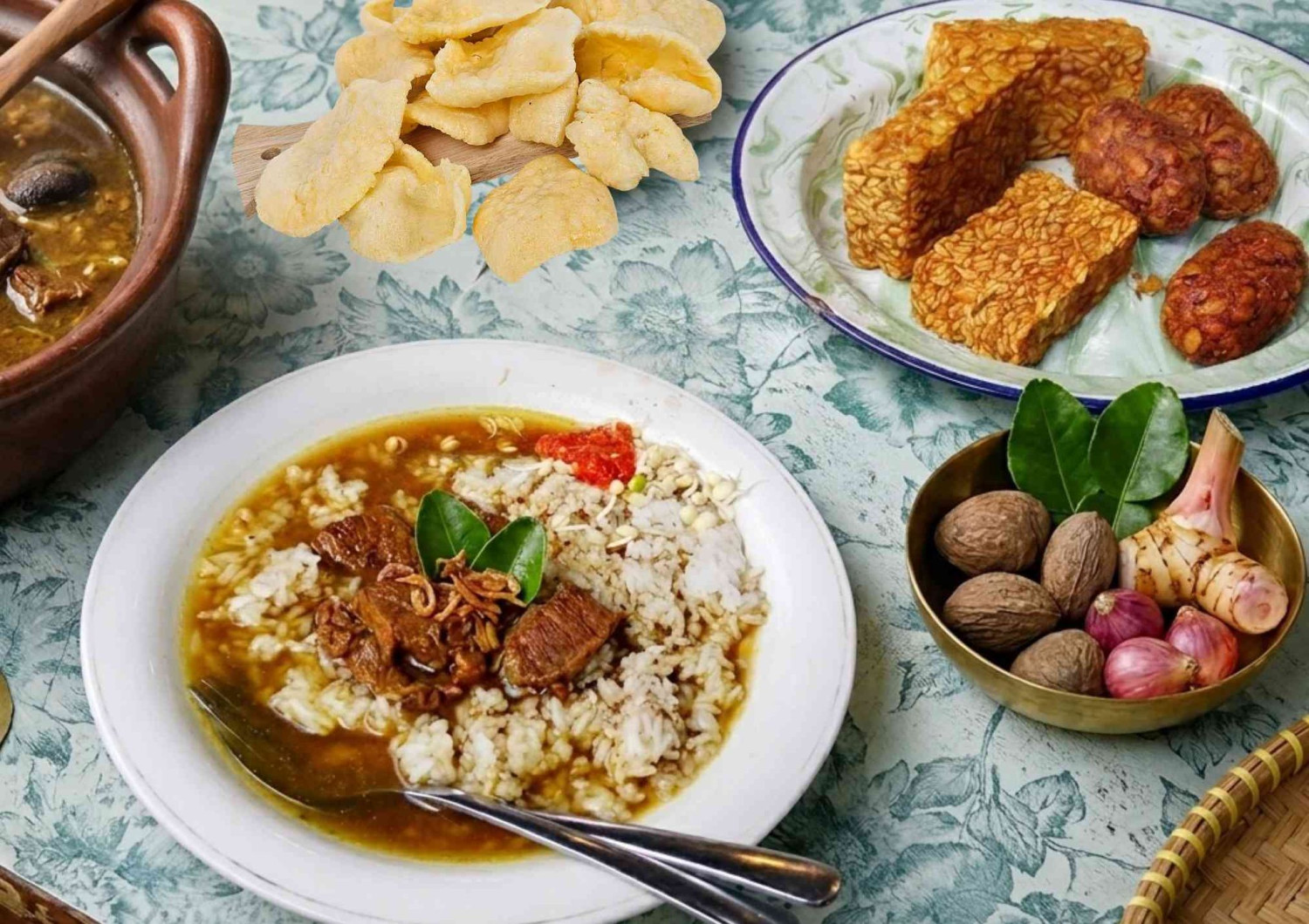 Rawon, Sepiring Rawon Tessy dan Cerita yang Tak Pernah Usang Sejak 1942, Rasa yang Bertahan Sejak 1942, Rawon yang “Ringan” tetapi Nendang, Makan Bersama Ibu, Kuliner Istimewa 