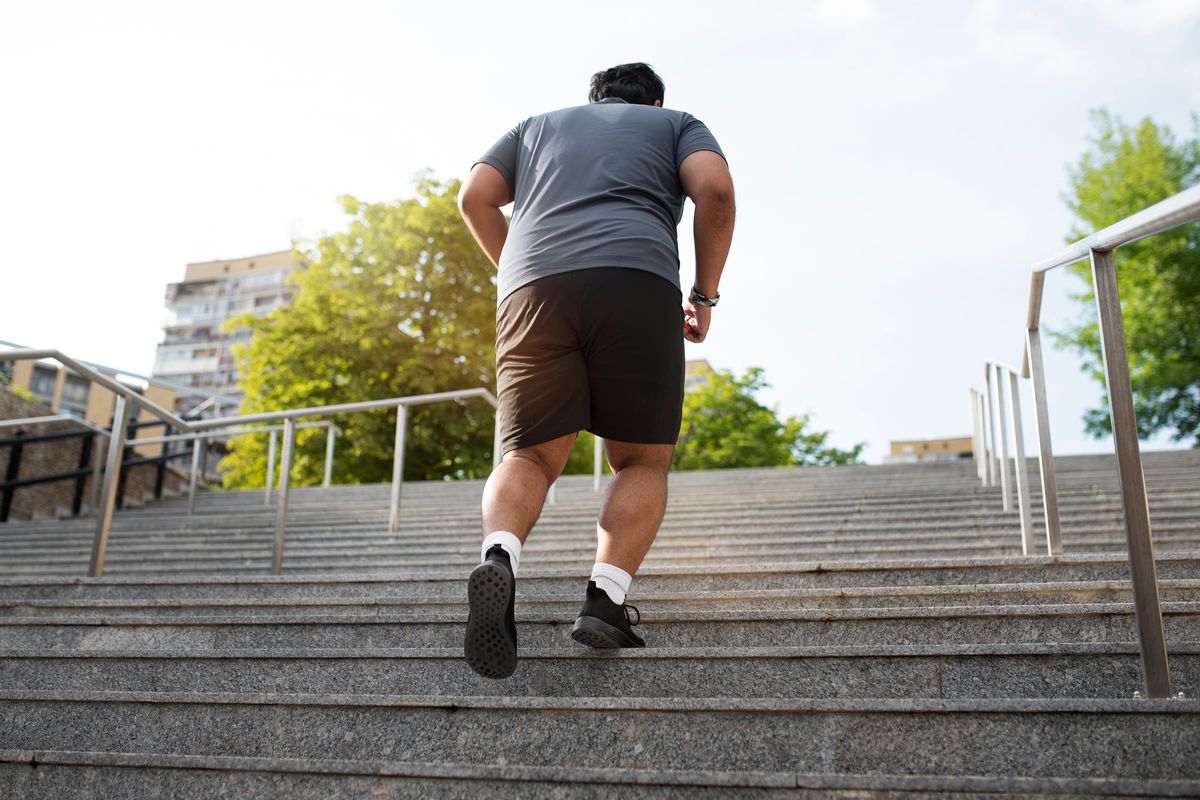 perubahan pola makan, menurunkan berat badan, Turun 114 Kg dari Berat 241 Kg, Pria Ini Bagikan Rahasia Diet yang Mengubah Hidupnya, Kebiasaan makan yang membuat berat badan terus naik, Titik balik setelah didiagnosis prediabetes, Memulai diet dengan perubahan sederhana, Berat badan turun 45 kg dalam enam bulan, Kini lebih kuat dan siap menghadapi tantangan baru, Pelajaran terbesar dari perjalanan diet
