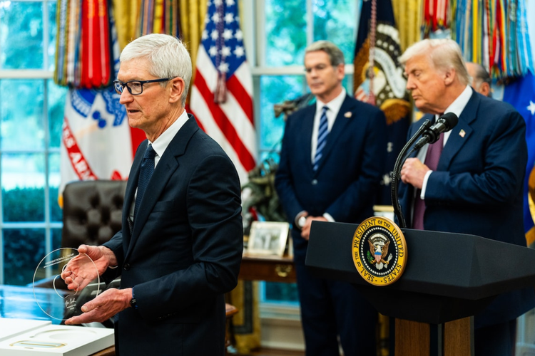 Apple, Steve Jobs, Tim Cook, Trump Sebut Tim Cook Lebih Hebat dari Steve Jobs, Fanboy Apple Geram
