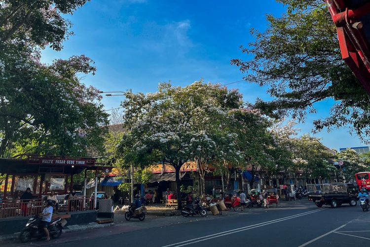 Pasar Gede, pasar gede, Kota Solo, Wisata Kota Solo, Pasar Gede Hardjonagoro, Aktivitas di Pasar Gede, Tempat Wisata Hits di Solo, 1. Kulineran, 3. Foto-foto, 4. Menikmati festival budaya, 5. Berbelanja oleh-oleh khas Solo